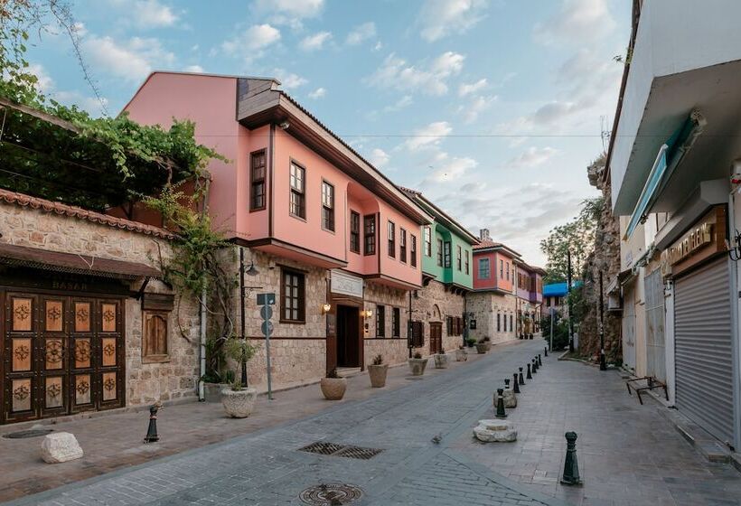 Camera Deluxe, Kaucuk