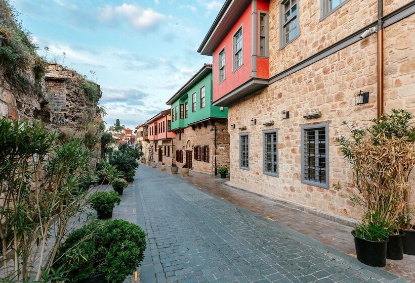 Camera Deluxe, Kaucuk