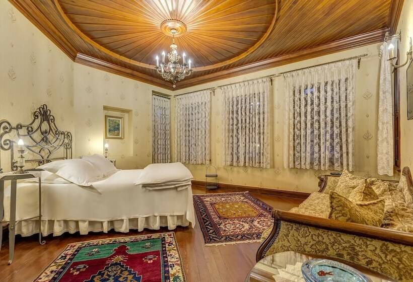 Camera Deluxe, Kaucuk