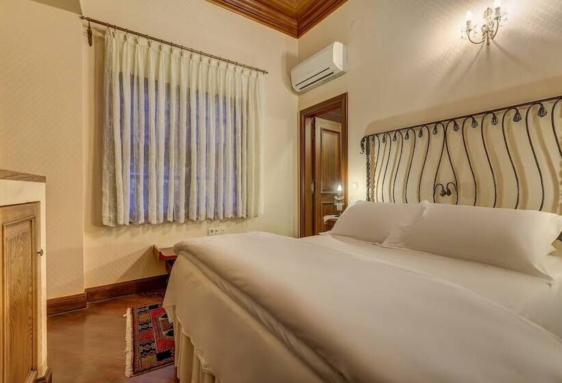 Camera Superiore, Kaucuk