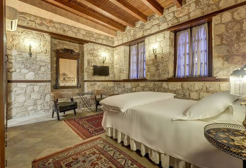 Camera Deluxe, Kaucuk