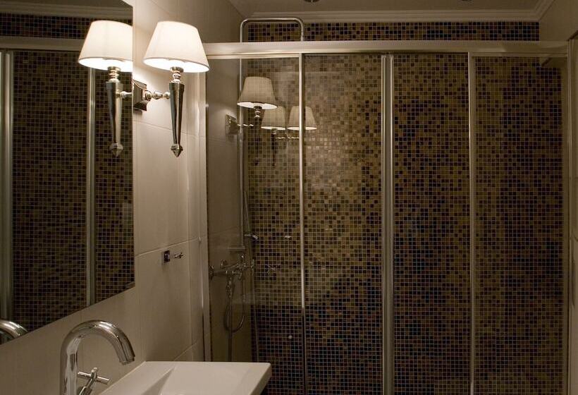 标准间, Despotiko