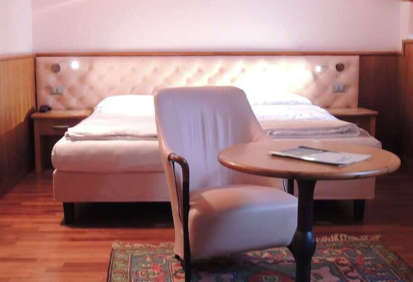 غرفة قياسية, Grand Hotel Astoria