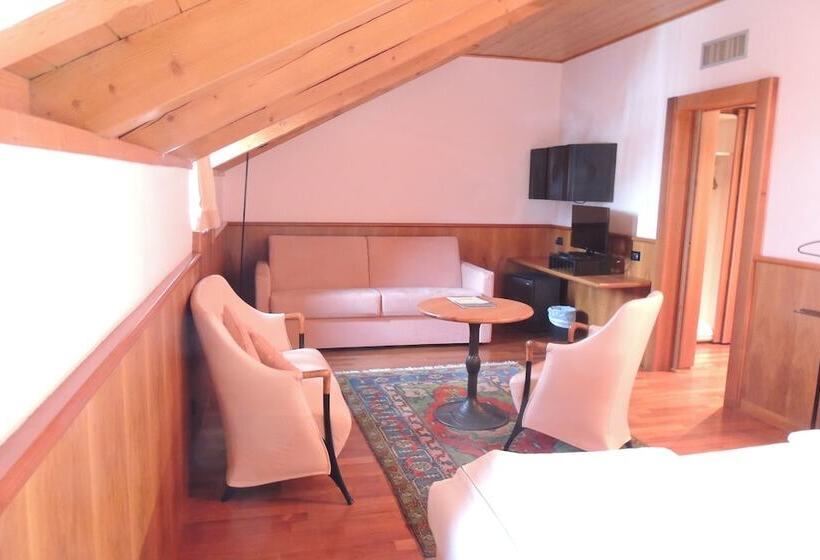 غرفة قياسية ثلاثية, Grand Hotel Astoria