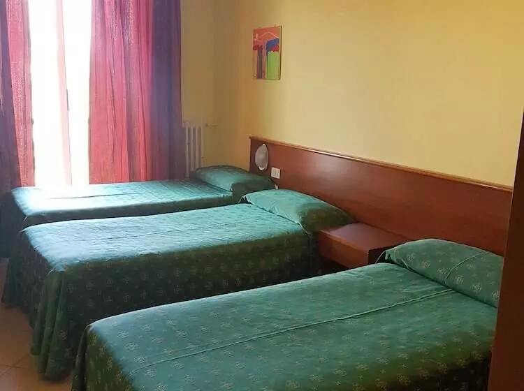 Standard Kolmen Hengen Huone, Kristall