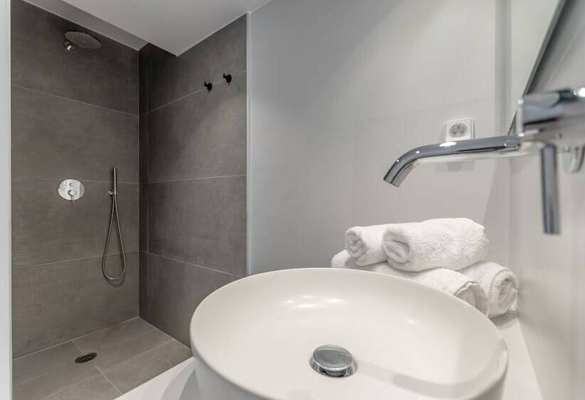 庭の見えるプレミアムルーム, Lianos Village