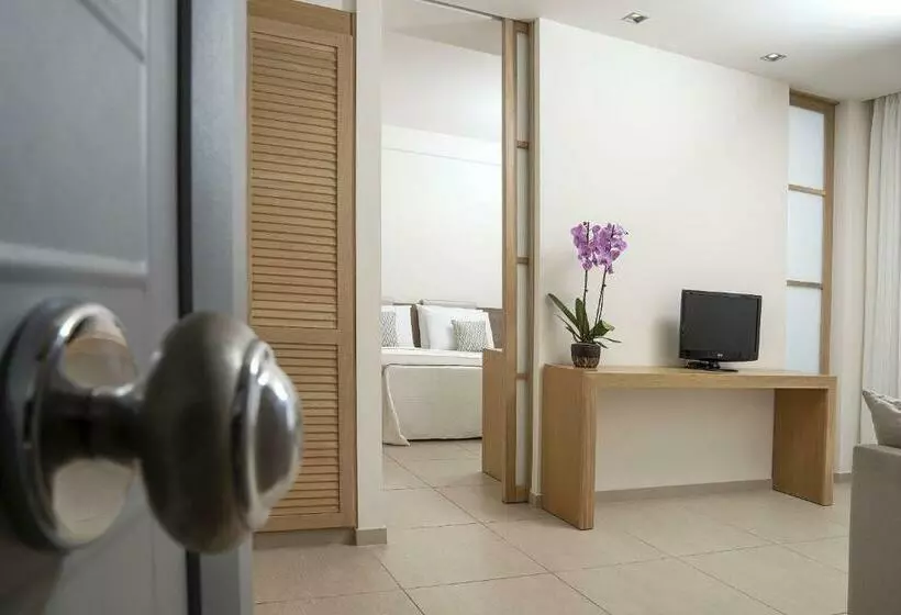 Chambre Familiale Vue Jardin, Maritimo Beach