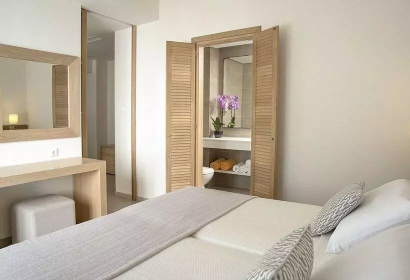 Chambre Familiale Vue Jardin, Maritimo Beach