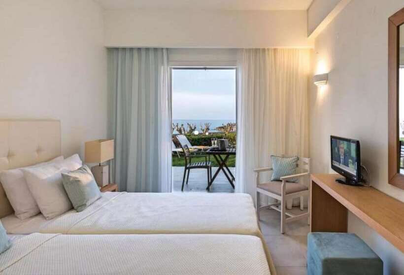 غرفة قياسية رباعية مطلة على البحر, Maritimo Beach