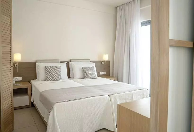 Chambre Familiale Vue Mer, Maritimo Beach