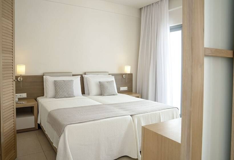 غرفة عائلية مطلّة علي البحر, Maritimo Beach