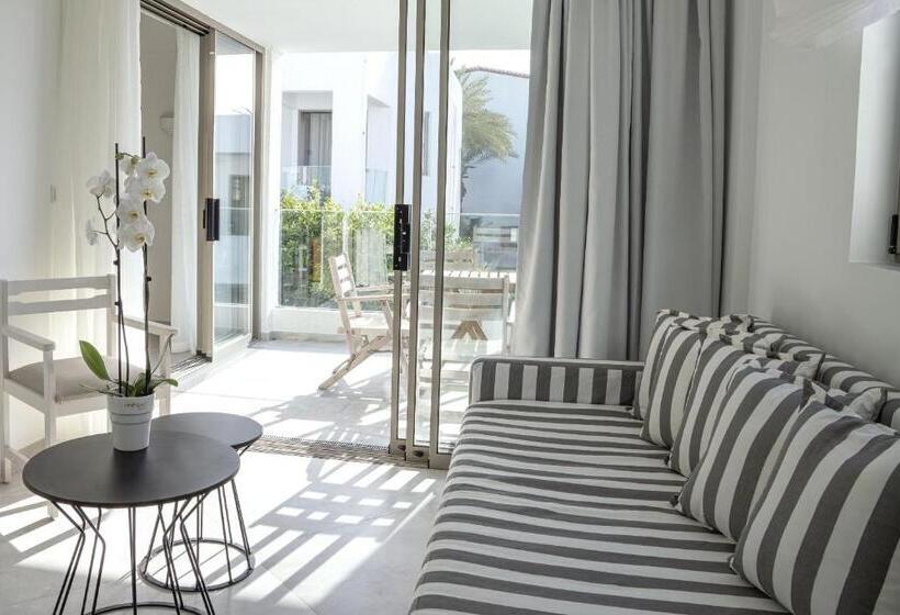 جناح سوبيريور, Maritimo Beach