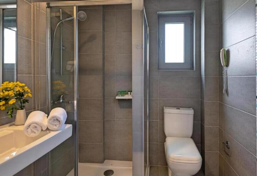 غرفة قياسية رباعية مطلة على البحر, Maritimo Beach