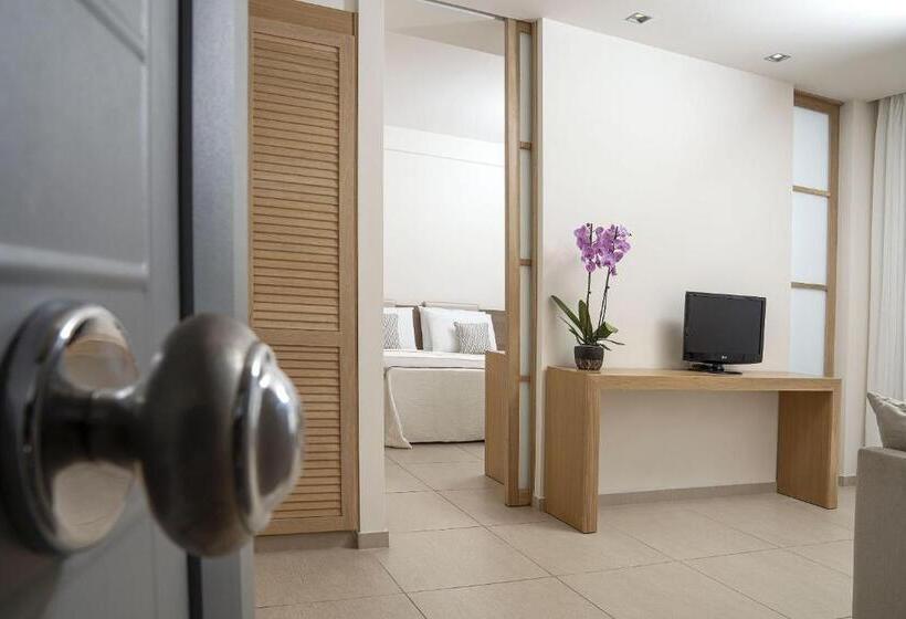 غرفة عائلية مطلّة علي البحر, Maritimo Beach