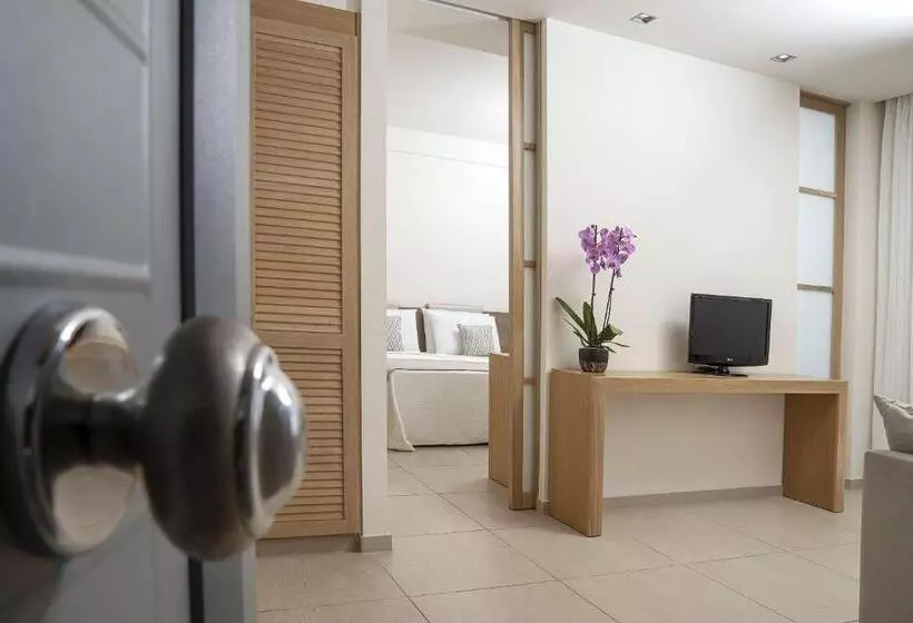 Chambre Familiale Vue Mer, Maritimo Beach