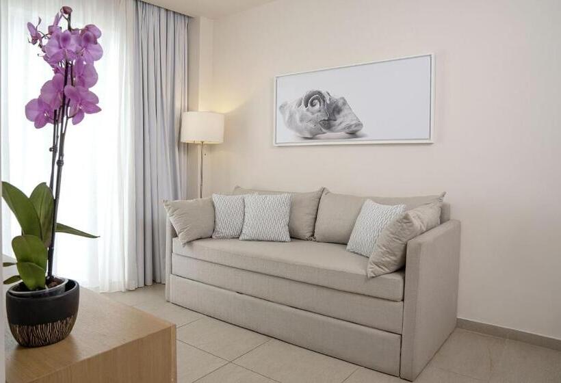 غرفة عائلية مطلّة علي البحر, Maritimo Beach