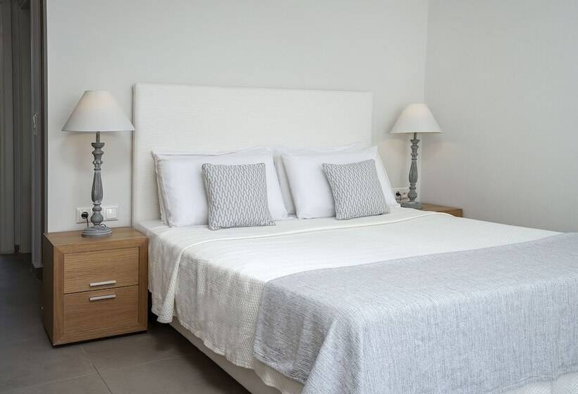 غرفة قياسية رباعية مطلة على البحر, Maritimo Beach