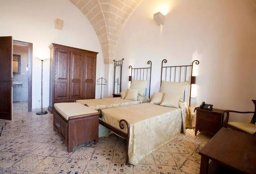 Standard Kolmen Hengen Huone, Masseria Bosco & Masseria Strazzati