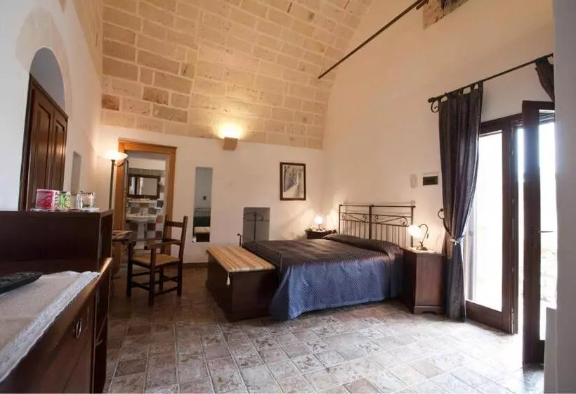 Standard Kolmen Hengen Huone, Masseria Bosco & Masseria Strazzati