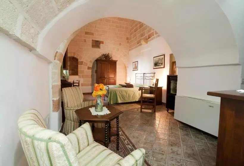 Standard Kolmen Hengen Huone, Masseria Bosco & Masseria Strazzati