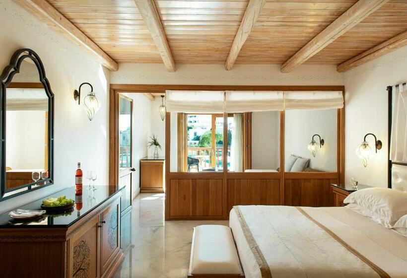 بنگله خانوادگی, Mitsis Selection Blue Domes