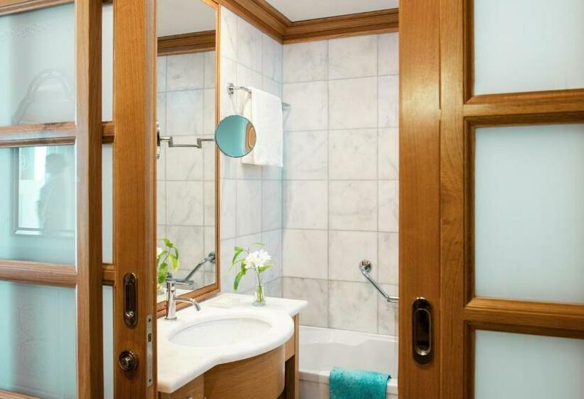 بنگله خانوادگی, Mitsis Selection Blue Domes