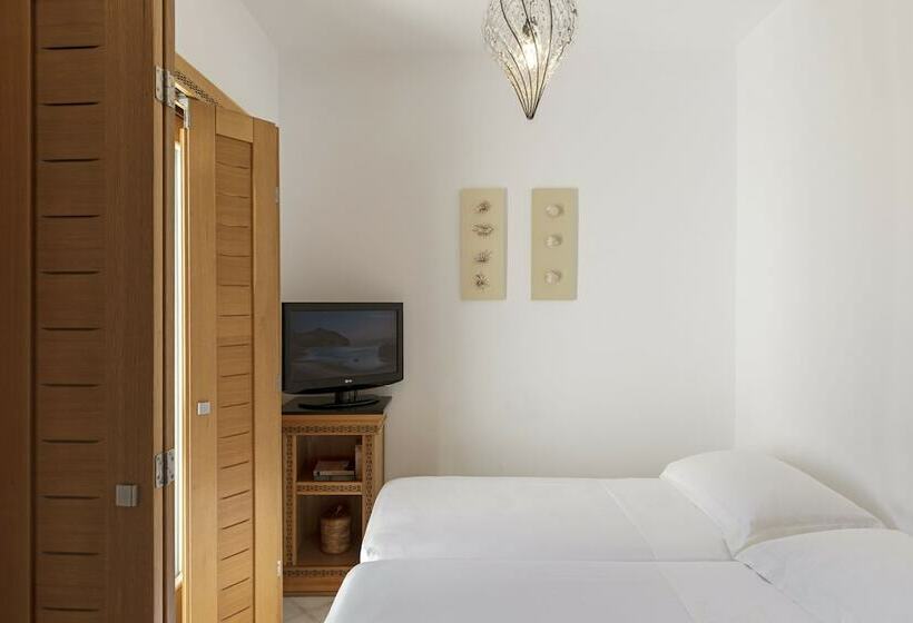 بنگله خانوادگی, Mitsis Selection Blue Domes