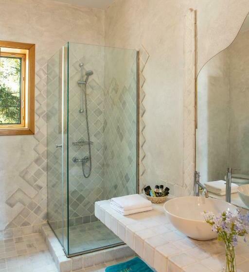 بانگلوی استاندارد, Mitsis Selection Blue Domes