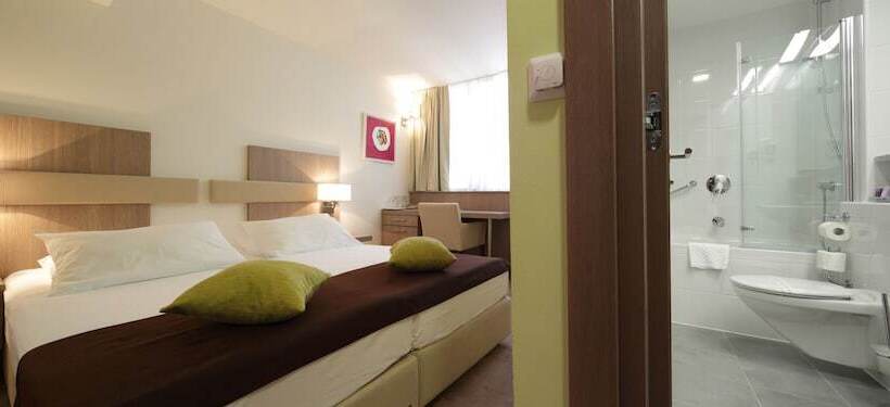 Номер Economy, Park Makarska