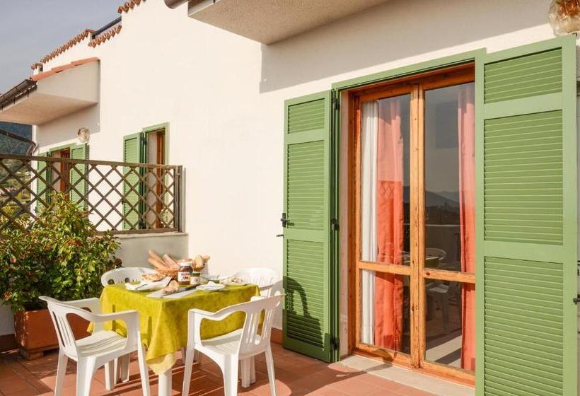 带1个卧室的带海景的公寓, Residence Dei Fiori