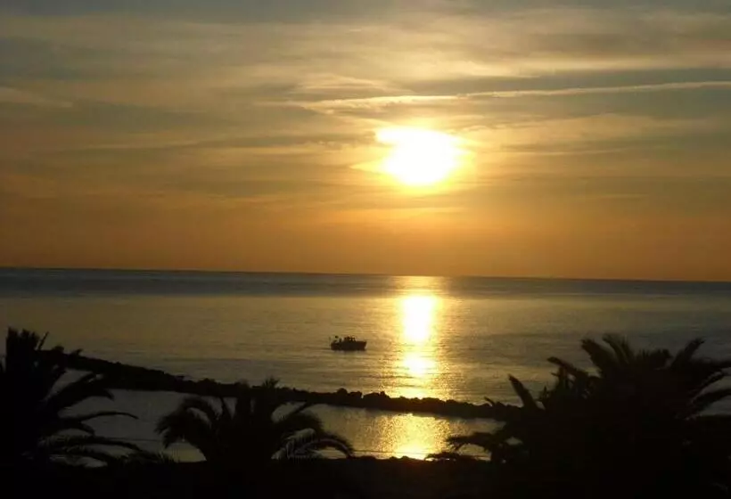 اتاق استاندارد با چشم‌انداز دریا, Sanremo Luxury Suites
