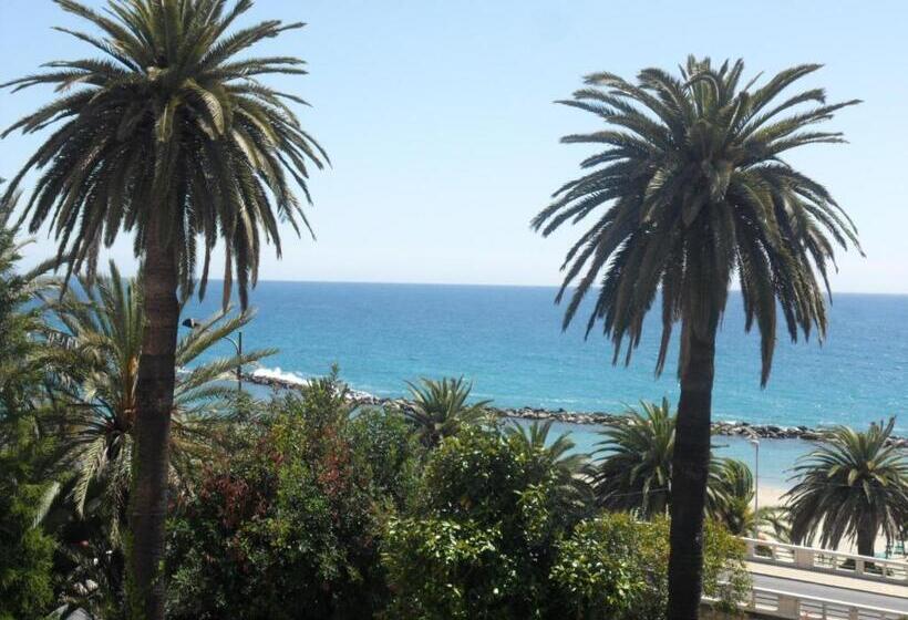 اتاق استاندارد با چشم‌انداز دریا, Sanremo Luxury Suites
