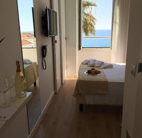 غرفة قياسية مطلّة علي البحر, Sanremo Luxury Suites