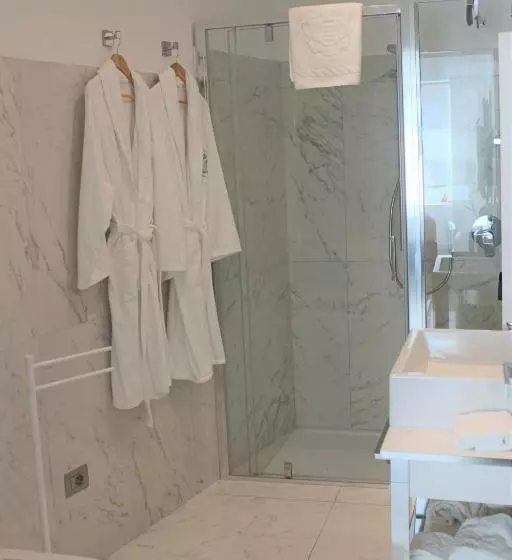 سوییت سوپریور با چشم‌انداز دریا, Sanremo Luxury Suites