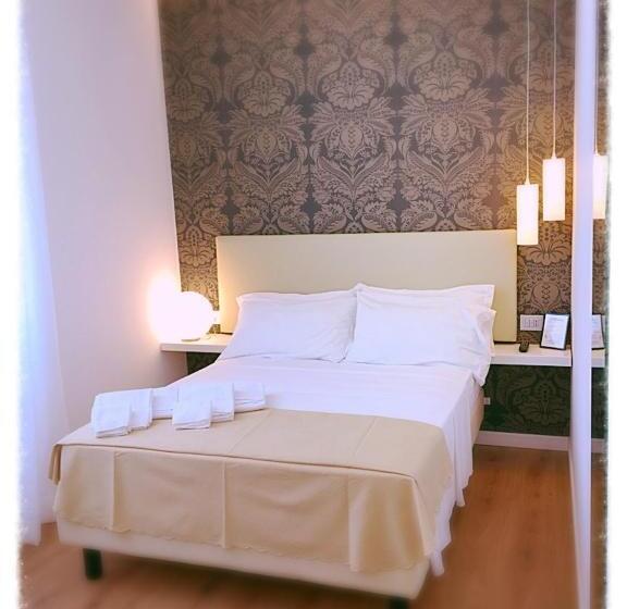 غرفة قياسية مطلّة علي البحر مزوَّدة بشُرفة, Sanremo Luxury Suites