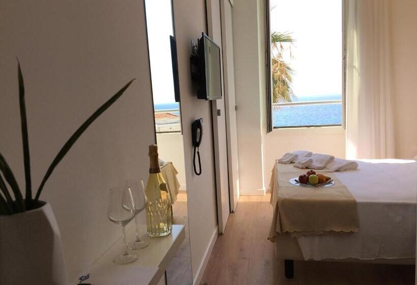 غرفة قياسية مطلّة علي البحر, Sanremo Luxury Suites
