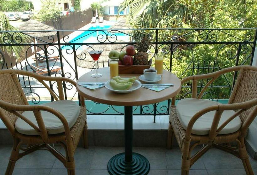 Studio Familial, Santa Maura