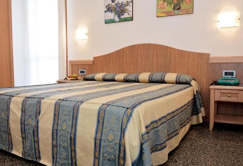 חדר סטנדרט, Thàlas Club