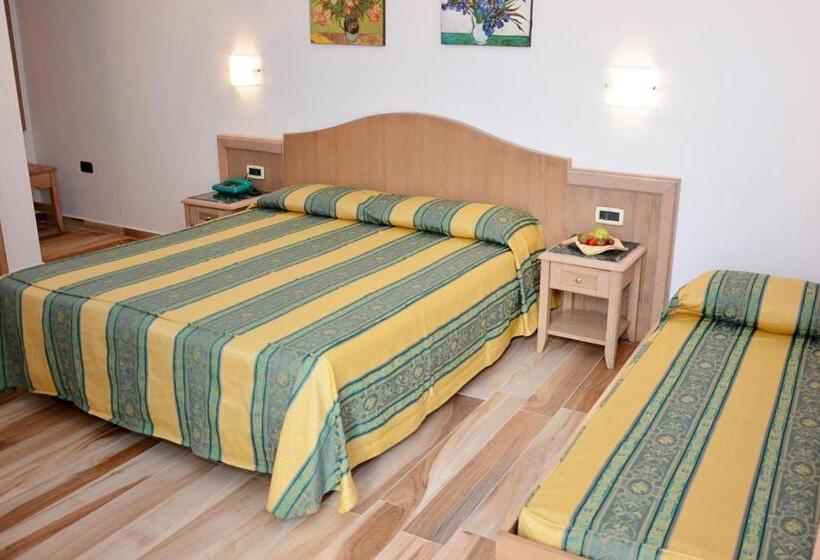 חדר סטנדרט לשלושה, Thàlas Club