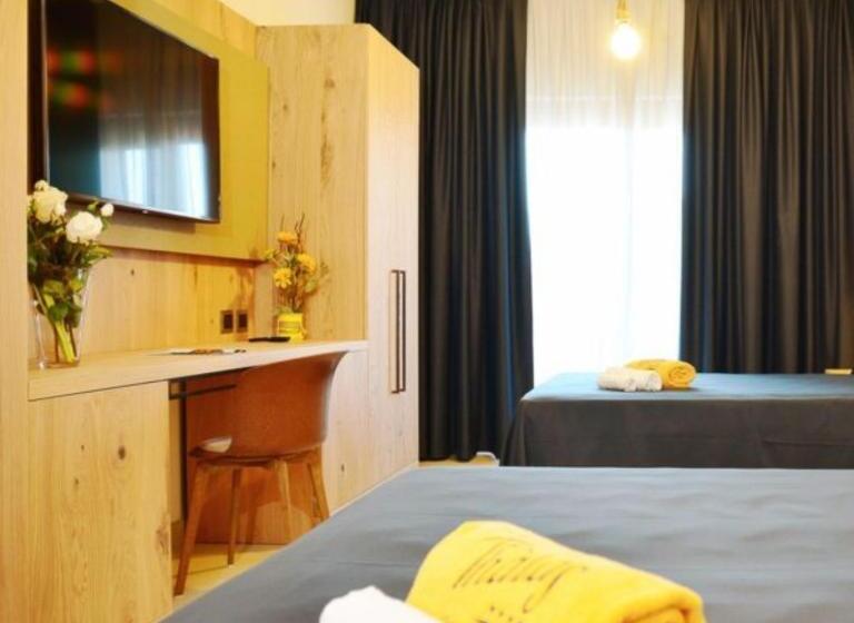 חדר דלוקס לארבעה, Thàlas Club