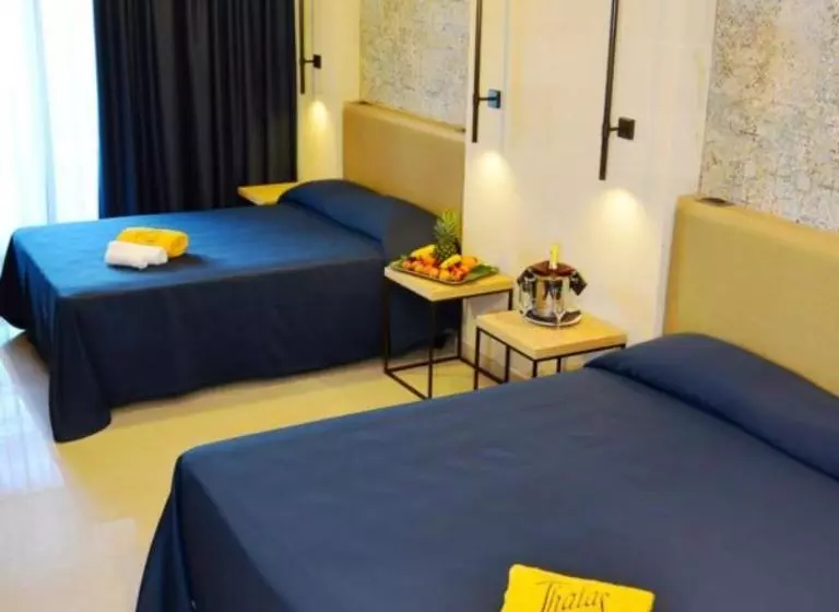 デラックスの４人部屋, Thàlas Club