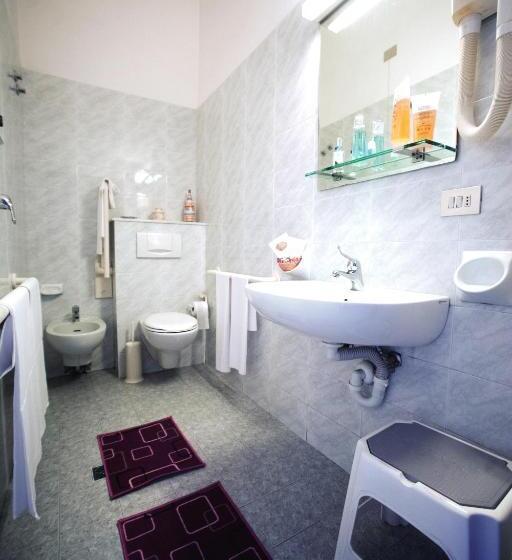 اتاق استاندارد سه تخته با بالکن, Villa Il Castagno