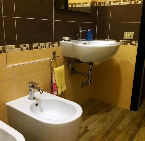 اتاق استاندارد چهارنفره با بالکن, Villa Il Castagno