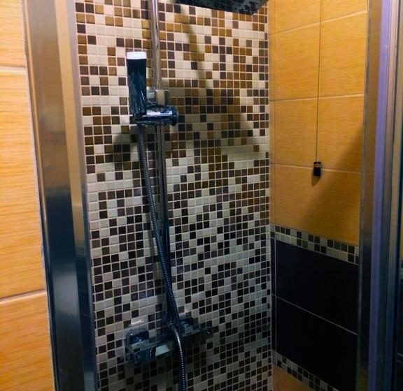 اتاق استاندارد چهارنفره با بالکن, Villa Il Castagno