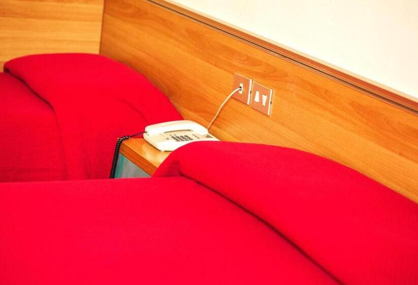 اتاق استاندارد چهارنفره با بالکن, Villa Il Castagno