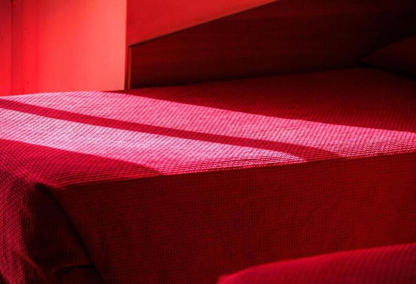 اتاق استاندارد چهارنفره با بالکن, Villa Il Castagno