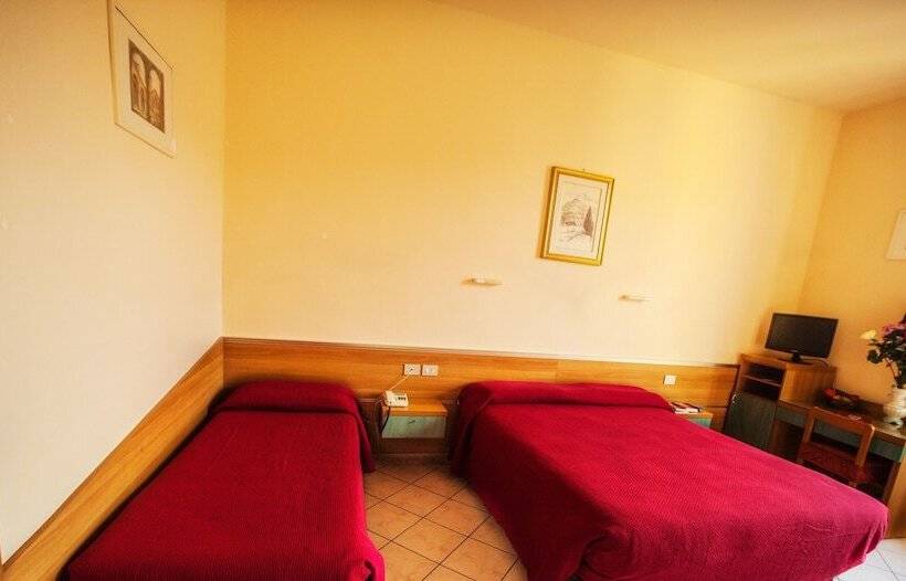 اتاق استاندارد سه تخته با بالکن, Villa Il Castagno