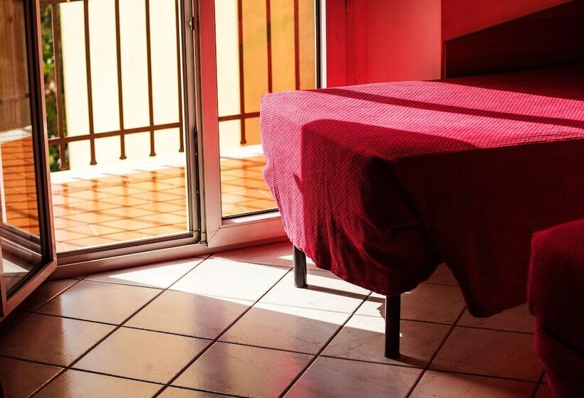 اتاق استاندارد چهارنفره با بالکن, Villa Il Castagno