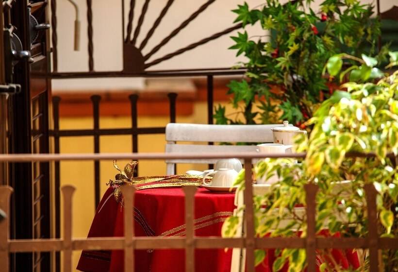 اتاق استاندارد چهارنفره با بالکن, Villa Il Castagno