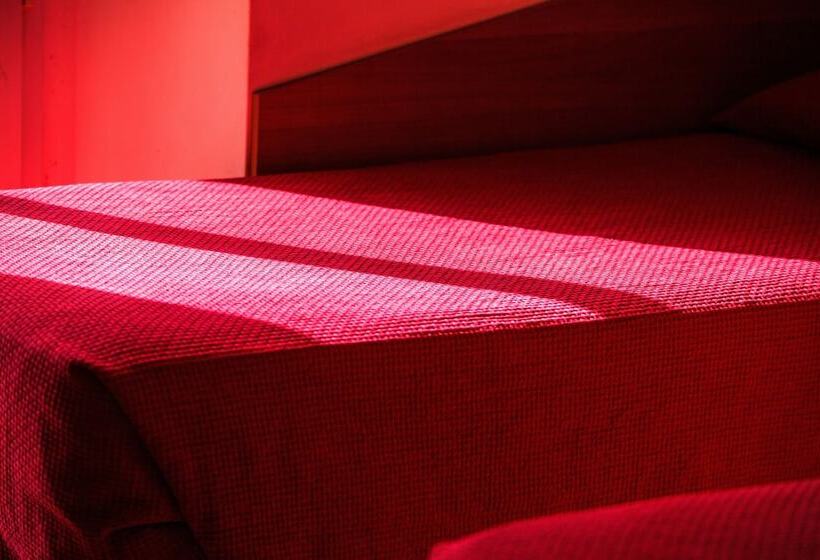 اتاق استاندارد چهارنفره با بالکن, Villa Il Castagno